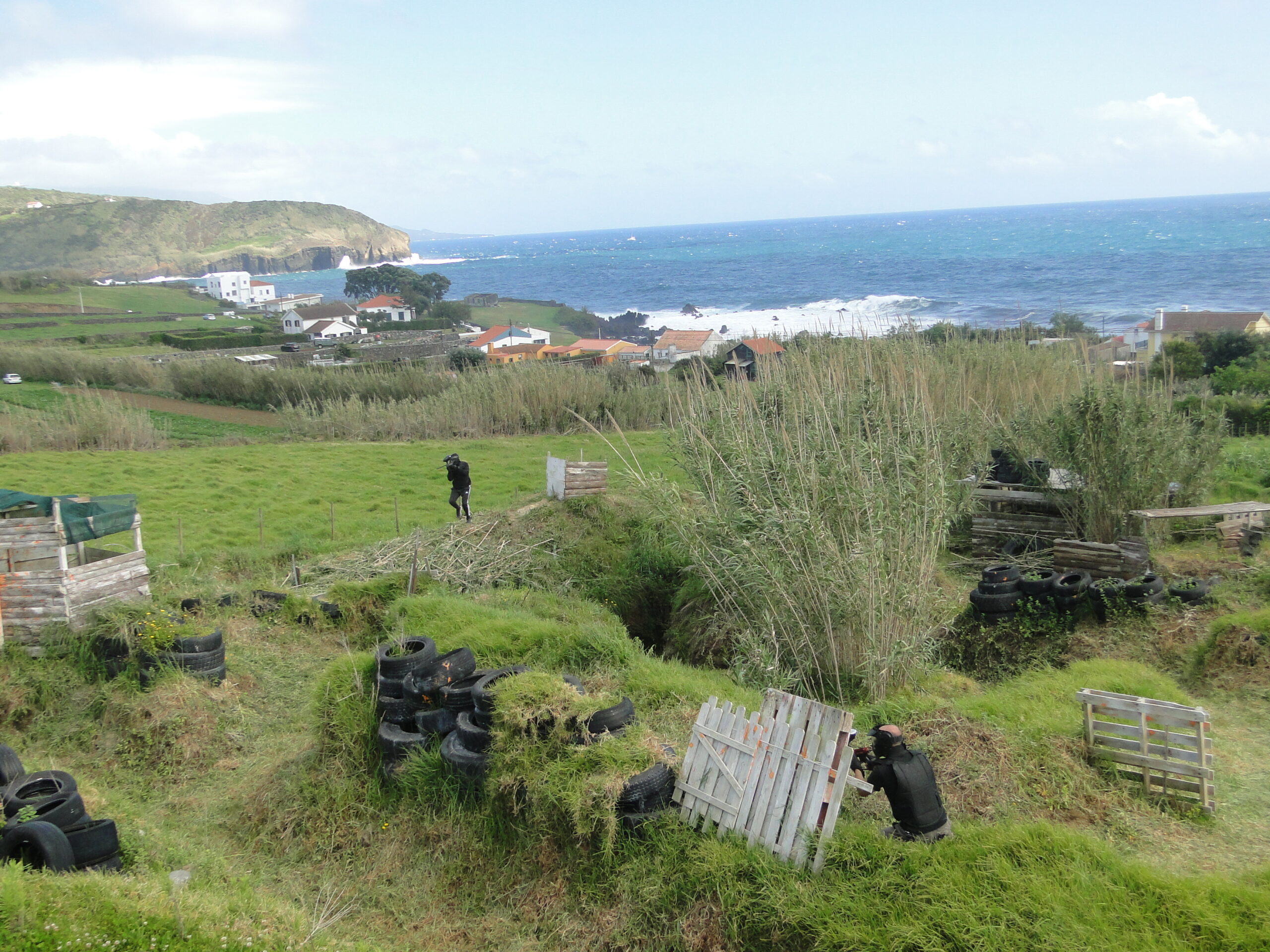 Jogo em campo de paintball no Faial - Açores